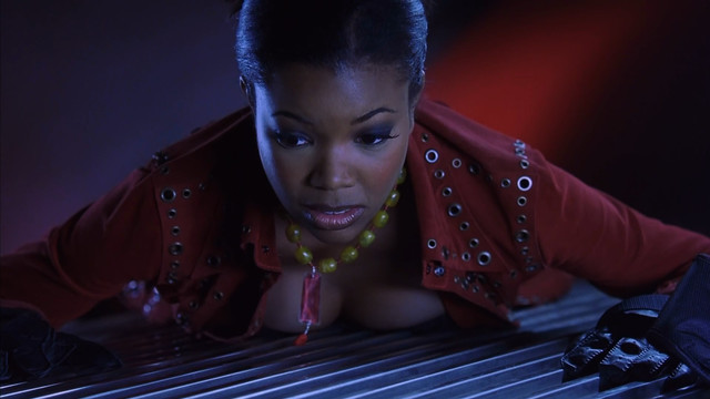 Gabrielle Union sexy - Cradle 2 the Grave (2003)