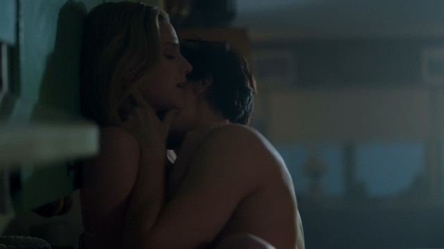 Lili Reinhart sexy - Riverdale s01e13 (2017)