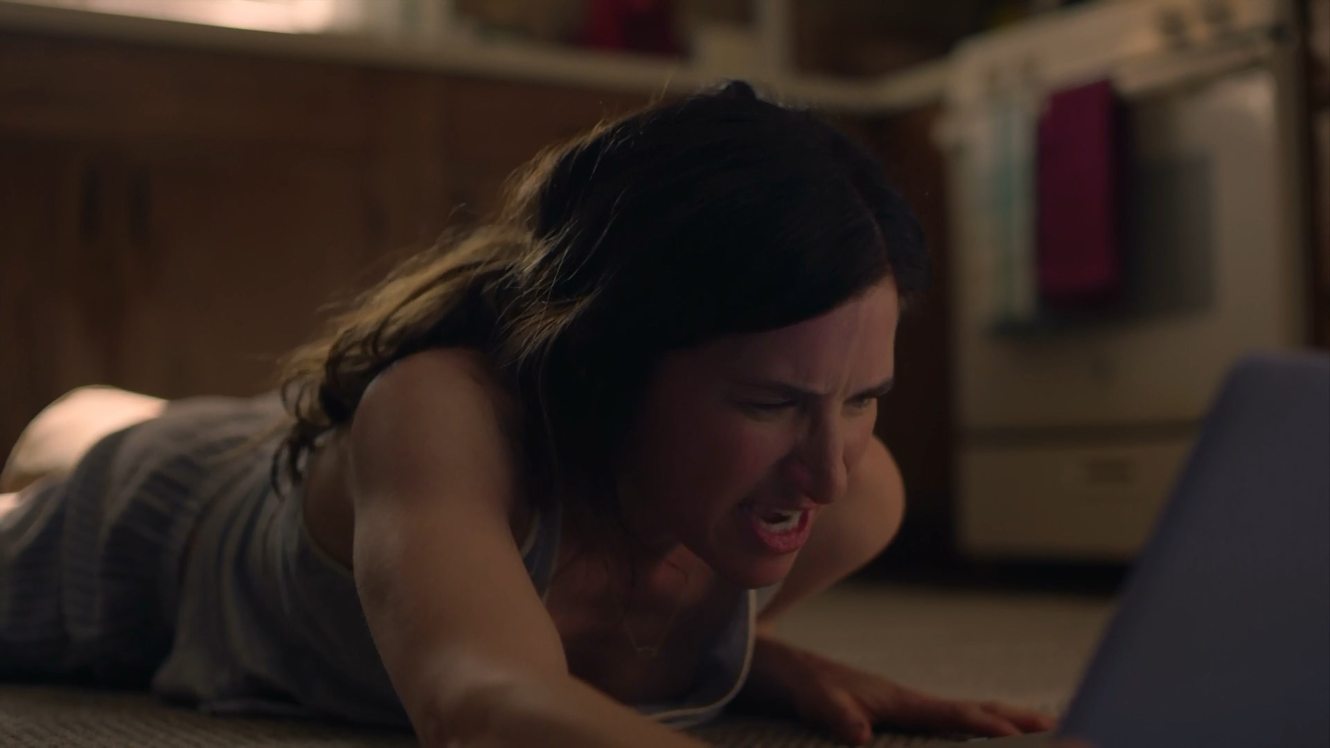 Kathryn Hahn sexy - Mrs. Fletcher s01e03 (2019)