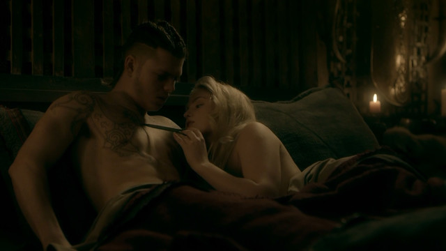 Alicia Agneson sexy - Vikings s05e12 (2017)