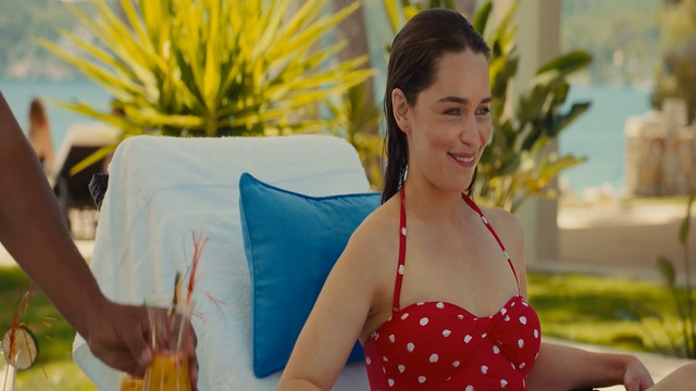 Emilia Clarke sexy - Me Before You (2016)