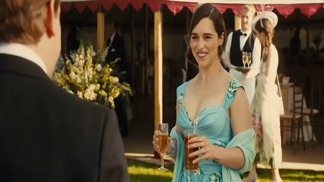 Emilia Clarke sexy - Me Before You (2016)