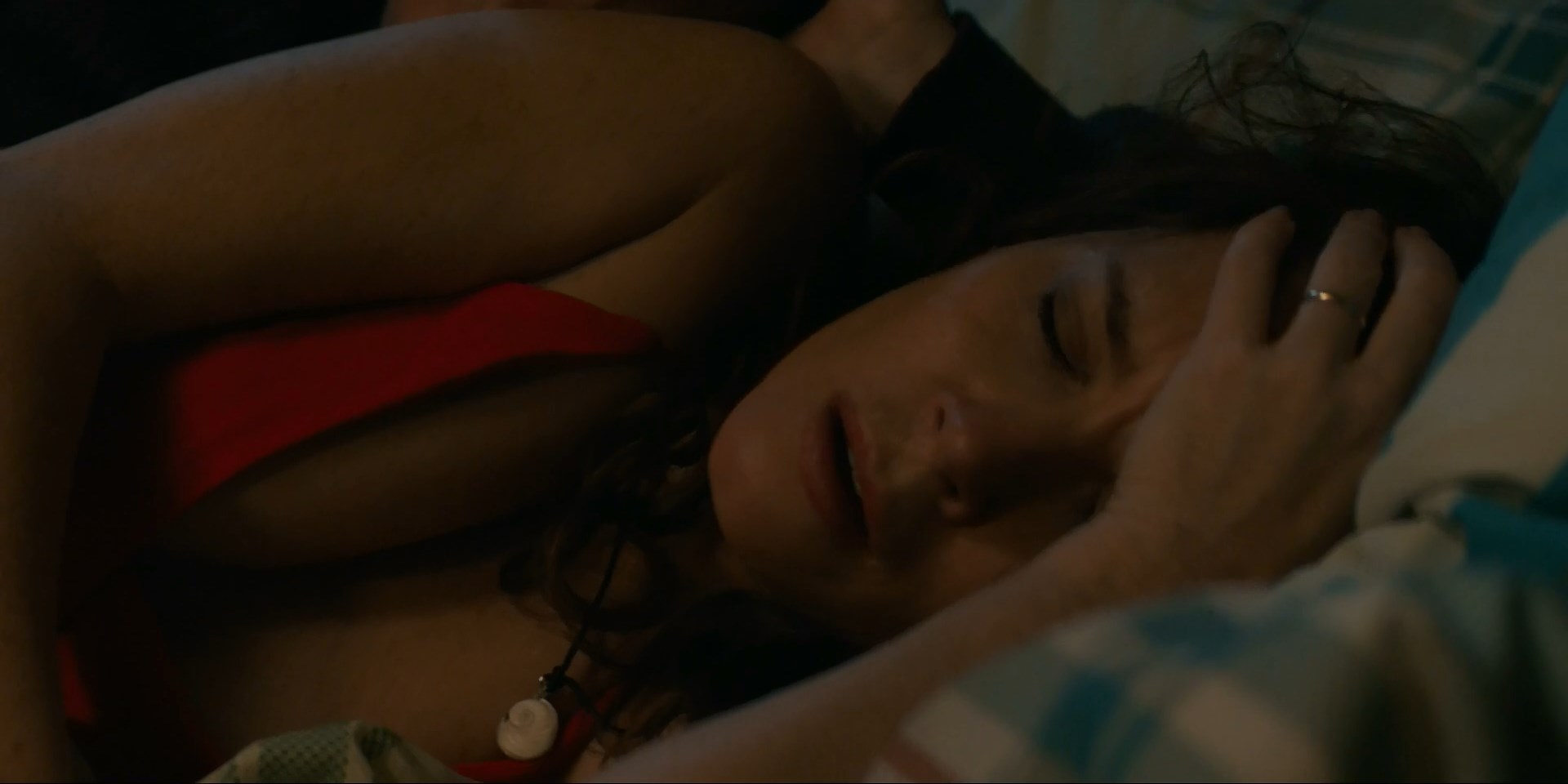 Anna Friel sexy - Deep Water s01e01 (2019)