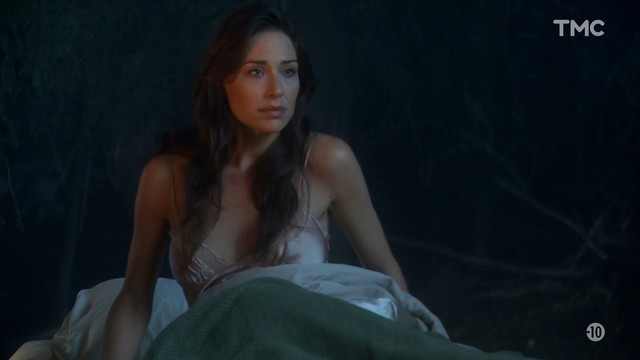 Claire Forlani sexy - Carolina Moon (2007)