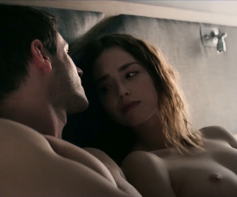 Freya Mavor nude - Il etait une seconde fois s01e01-04 (2019)