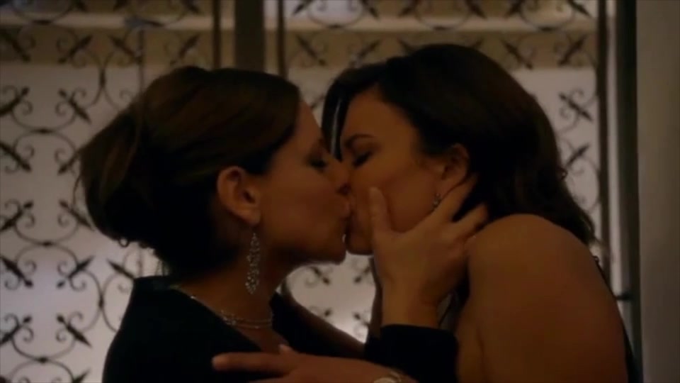 Sarah Michelle Gellar sexy, Nathalie Kelley sexy - Cruel Intentions (pilot) (2016)