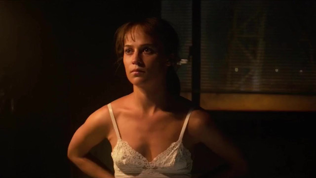 Alicia Vikander sexy - The Earthquake Bird (2019)