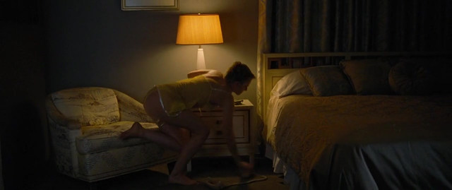 Kristen Stewart nude, Margaret Qualley sexy - Seberg (2019)