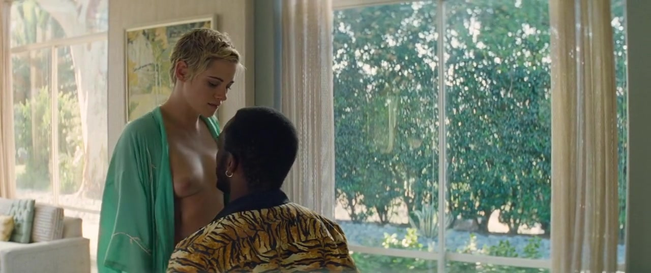 Kristen Stewart nude, Margaret Qualley sexy - Seberg (2019)