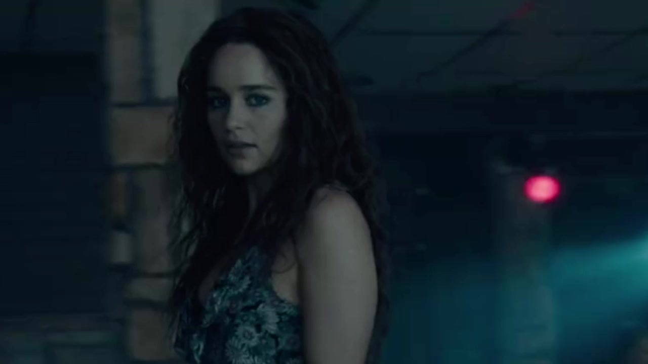 Emilia Clarke sexy - Above Suspicion (2019)