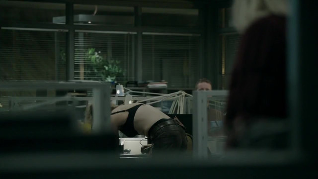 Sofia Helin sexy - The Bridge s03e01 (2011)