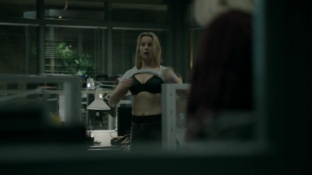 Sofia Helin sexy - The Bridge s03e01 (2011)