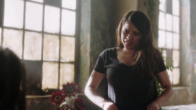 Melonie Diaz sexy, Aleyse Shannon sexy - Charmed s01e13 (2018)