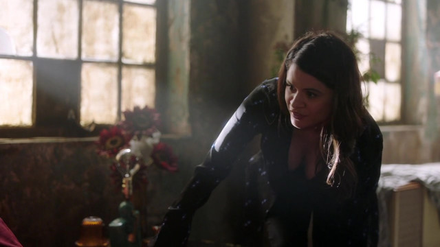 Melonie Diaz sexy, Aleyse Shannon sexy - Charmed s01e13 (2018)