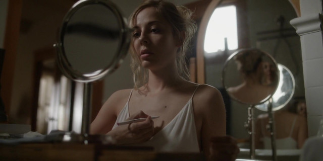 MacKenzie Porter sexy - Travelers s01e07 (2016)