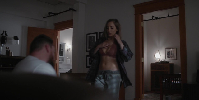 MacKenzie Porter sexy - Travelers s01e12 (2016)