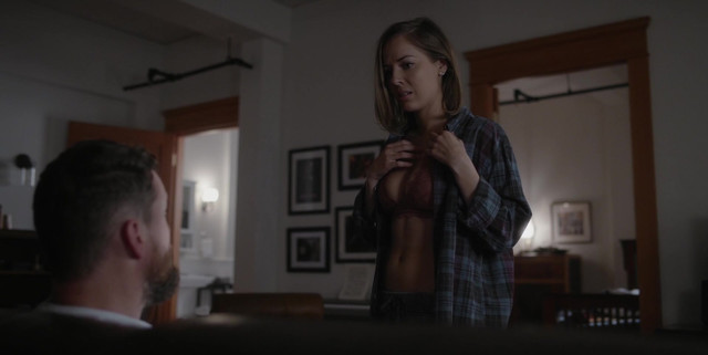 MacKenzie Porter sexy - Travelers s01e12 (2016)