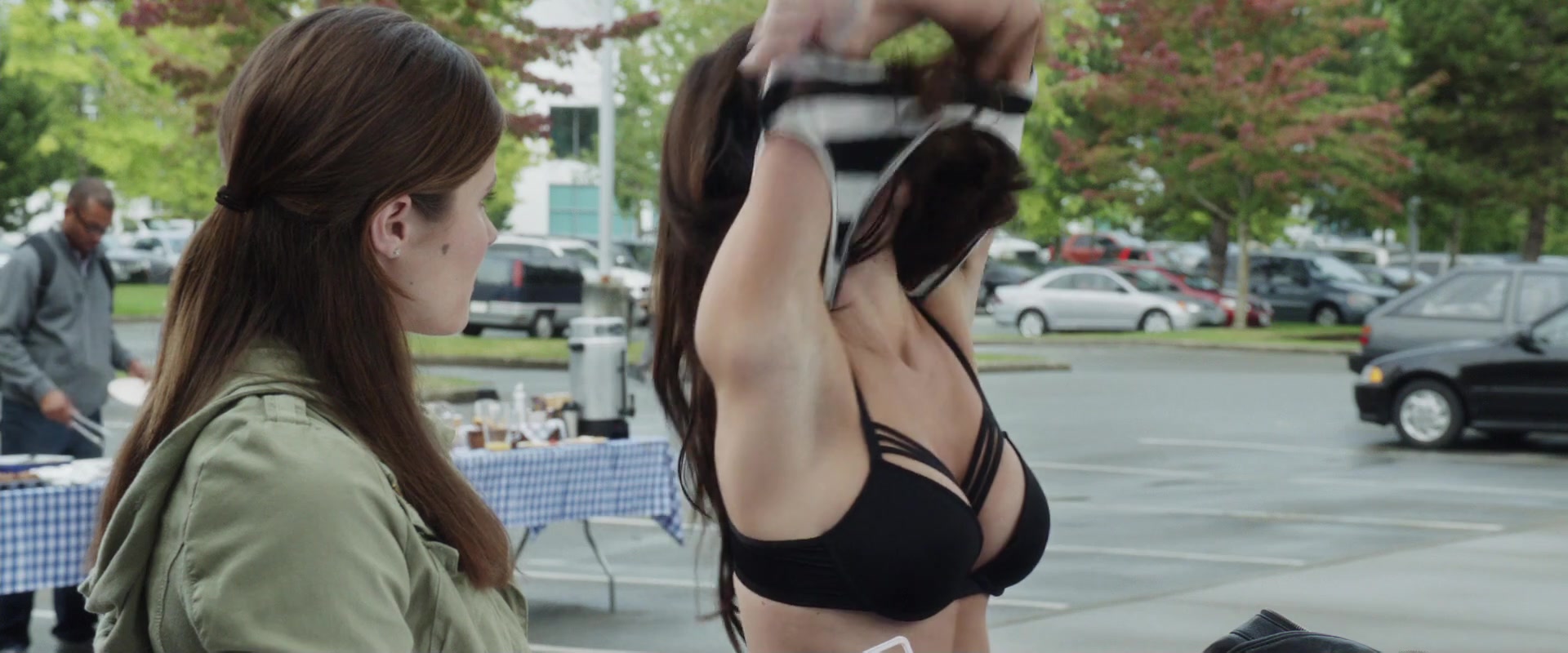 Jacqueline MacInnes Wood sexy - Final Destination 5 (2011)