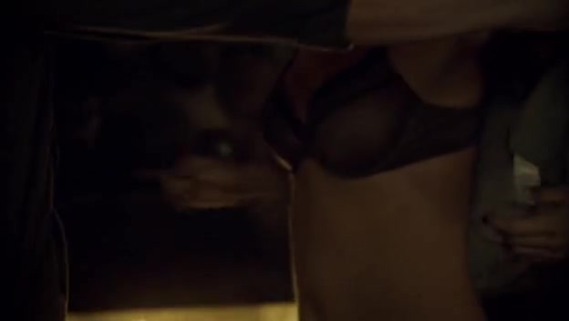 Emily Rose sexy - Haven s05e03 (2014)