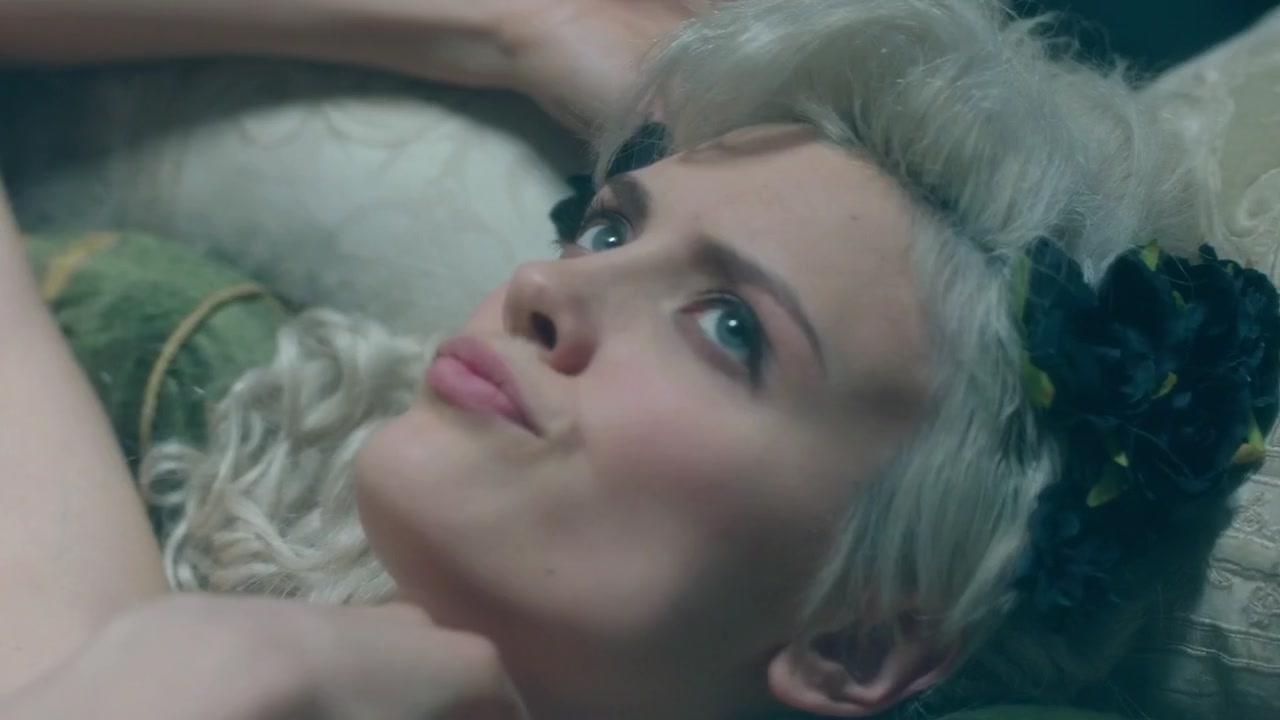 Wallis Day sexy - Will s01e02 (2017)