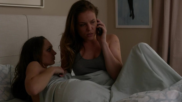 Agnes Bruckner sexy, Hannah Levien sexy - The Returned s01e05 (2015)