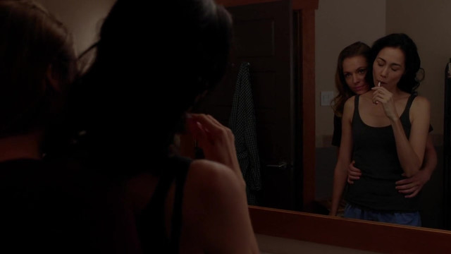 Agnes Bruckner sexy, Sandrine Holt sexy - The Returned s01e07 (2015)