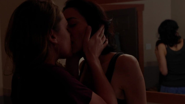 Agnes Bruckner sexy, Sandrine Holt sexy - The Returned s01e07 (2015)