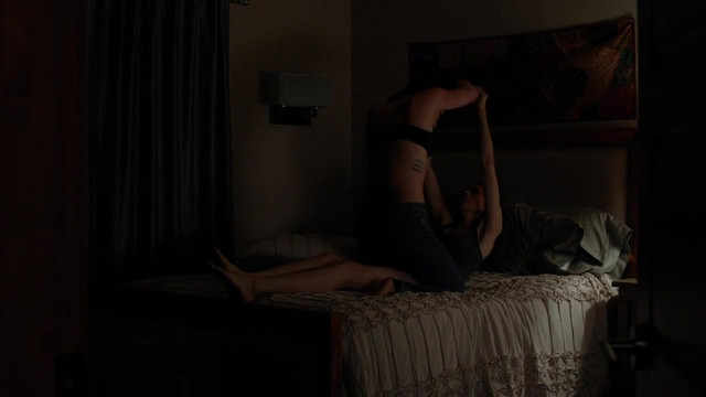 Agnes Bruckner sexy, Sandrine Holt sexy - The Returned s01e07 (2015)