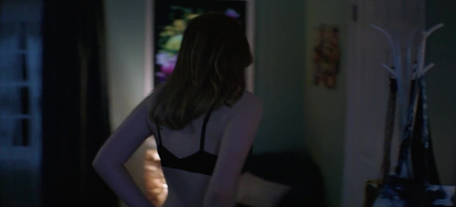 Grace Victoria Cox sexy - Heathers s01e02 (2018)