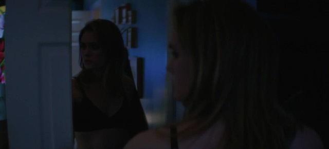 Grace Victoria Cox sexy - Heathers s01e02 (2018)