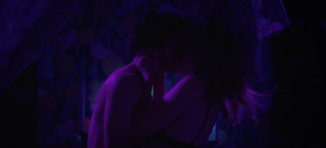 Grace Victoria Cox sexy - Heathers s01e06 (2018)