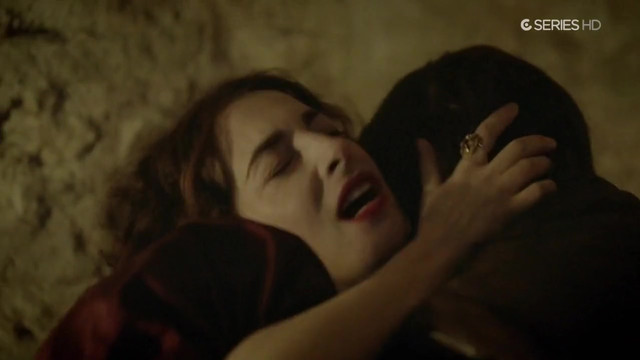 Amira Casar sexy - Versailles s01e06 (2015)