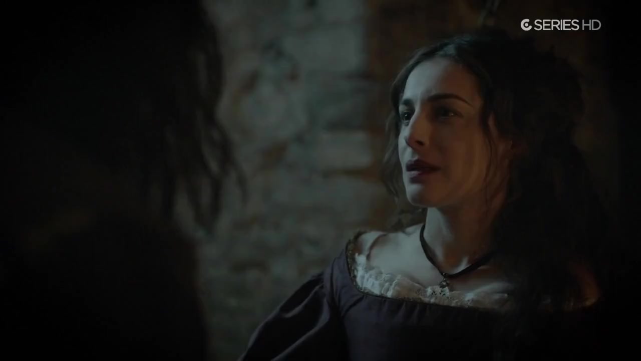 Amira Casar sexy - Versailles s01e06 (2015)