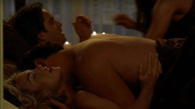 Kelly Carlson sexy, Rhona Mitra sexy - Nip Tuck s03e03 (2005)