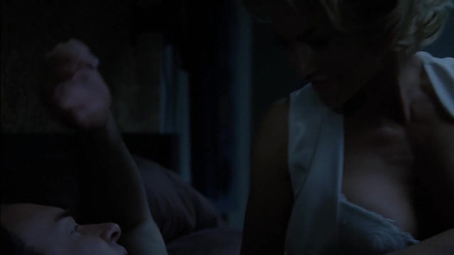 Kelly Carlson sexy - Nip Tuck s07e09 (2009)