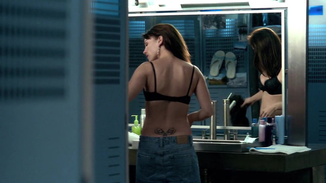 Amy Jo Johnson sexy - Flashpoint s01e06 (2008)