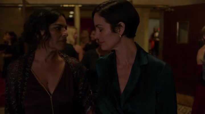 Sarita Choudhury sexy, Carrie Anne Moss sexy - Jessica Jones s03e04 (2019)