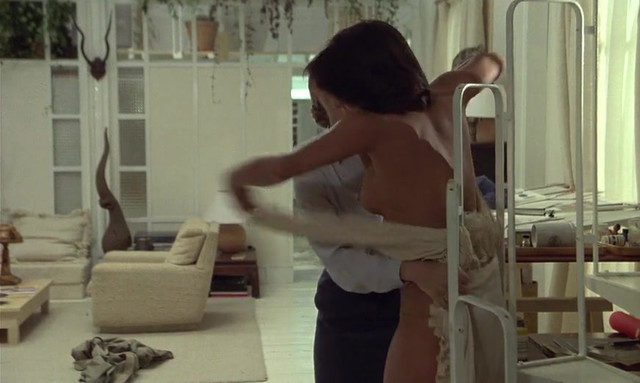 Elisabeth Margoni nude - The Professional (1981)