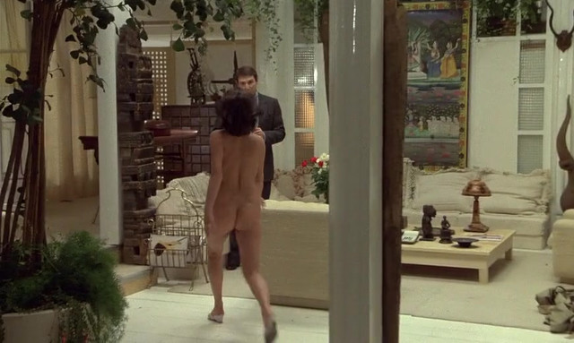 Elisabeth Margoni nude - The Professional (1981)