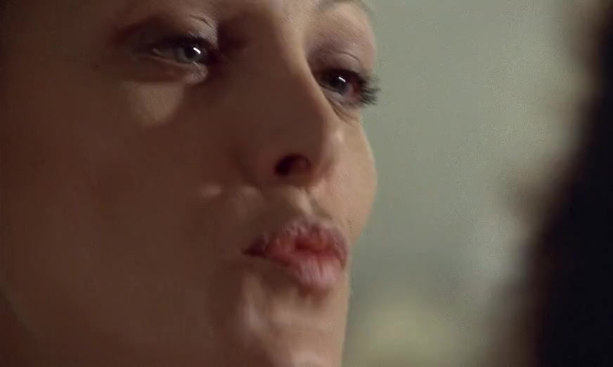 Elisabeth Margoni nude - The Professional (1981)