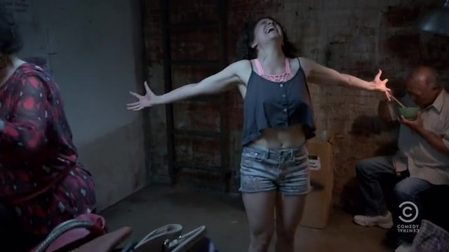 Ilana Glazer sexy - Broad City s02e04 (2014)