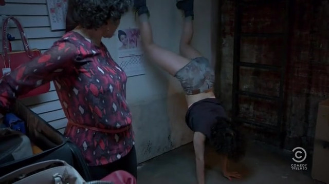 Ilana Glazer sexy - Broad City s02e04 (2014)