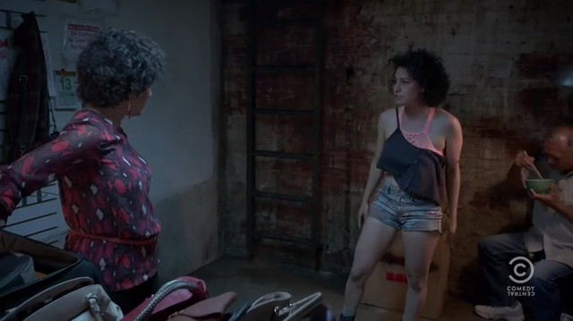 Ilana Glazer sexy - Broad City s02e04 (2014)