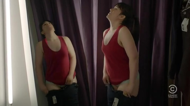 Ilana Glazer nude, Abbi Jacobson sexy - Broad City s02e01 (2014)