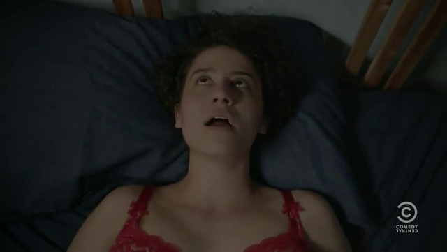 Ilana Glazer sexy - Broad City s01e06 (2014)