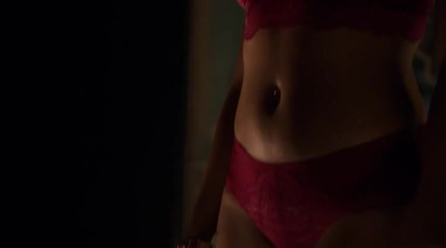 Annie Wersching sexy, Angel Parker sexy - Marvels Runaways s01e02 (2017)