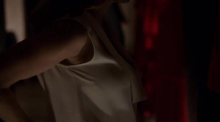 Annie Wersching sexy, Angel Parker sexy - Marvels Runaways s01e02 (2017)