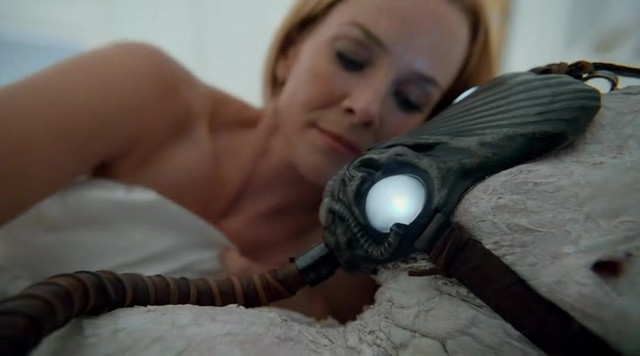 Annie Wersching sexy - Marvels Runaways s01e04 (2017)