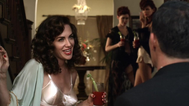 Kate Siegel sexy - Mob City s01e06 (2013)