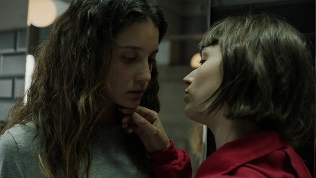 Maria Pedraza sexy, Ursula Corbero sexy - Money Heist s01e08 (2017)